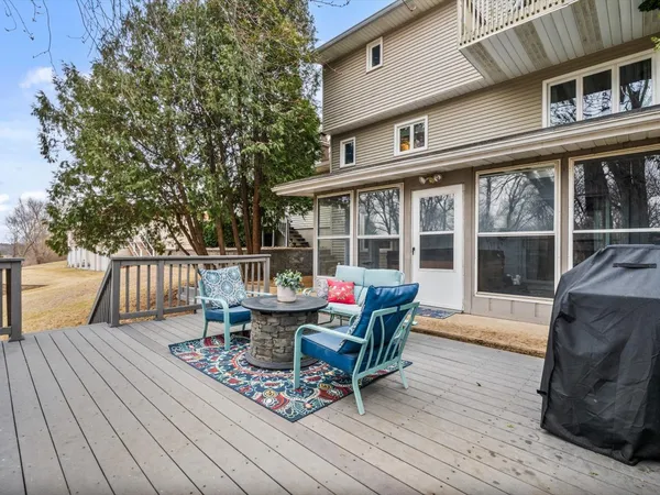 a wooden bench sitting in front of a building