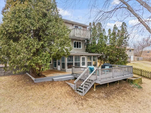 $299,900 | 228 Hart Drive, Geneseo, IL 61254