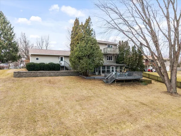 $299,900 | 228 Hart Drive, Geneseo, IL 61254