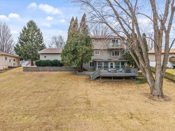 $299,900 | 228 Hart Drive, Geneseo, IL 61254