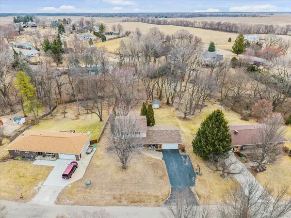 $299,900 | 228 Hart Drive, Geneseo, IL 61254