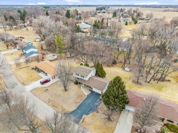 $299,900 | 228 Hart Drive, Geneseo, IL 61254