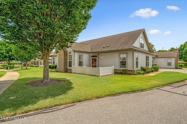 $285,000 | 8817 Parkview Oaks Circle, Olive Branch, MS 38654