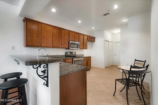 $285,000 | 8817 Parkview Oaks Circle, Olive Branch, MS 38654