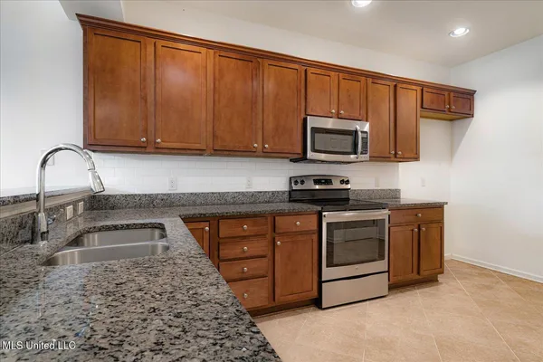 $285,000 | 8817 Parkview Oaks Circle, Olive Branch, MS 38654
