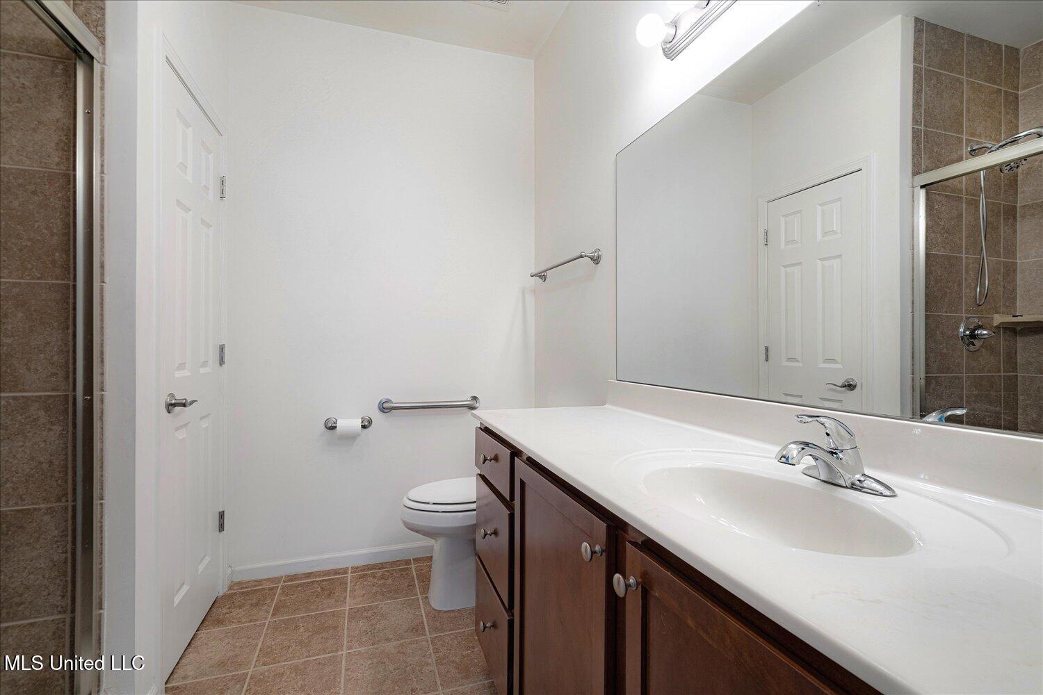 8817 Parkview Oaks Circle Olive Branch, MS 38654 - Photo 17 of 27 18-18-2426272mi-8817 Parkview Oaks Cir