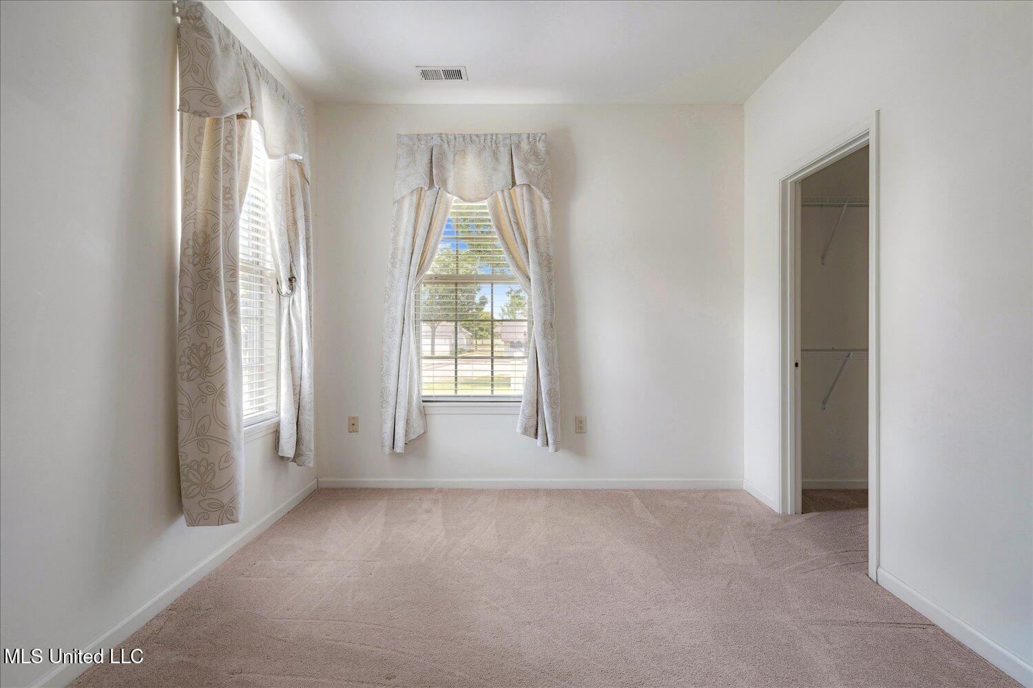 8817 Parkview Oaks Circle Olive Branch, MS 38654 - Photo 18 of 27 19-19-2426272mi-8817 Parkview Oaks Cir