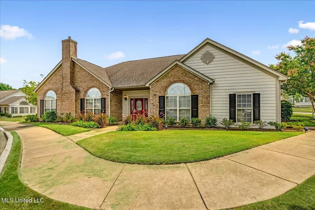 $290,000 | 8817 Parkview Oaks Circle, Olive Branch, MS 38654