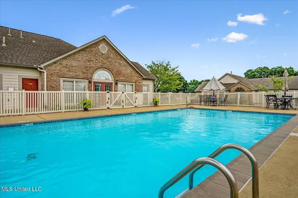 $285,000 | 8817 Parkview Oaks Circle, Olive Branch, MS 38654
