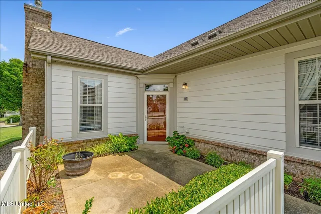 $290,000 | 8817 Parkview Oaks Circle, Olive Branch, MS 38654