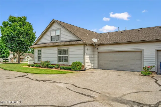 $290,000 | 8817 Parkview Oaks Circle, Olive Branch, MS 38654