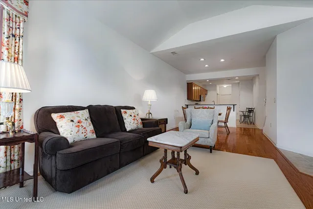 $290,000 | 8817 Parkview Oaks Circle, Olive Branch, MS 38654