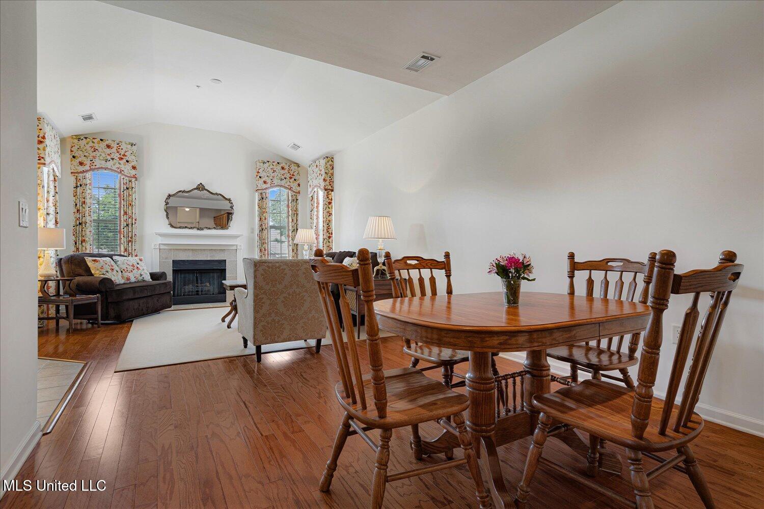 8817 Parkview Oaks Circle Olive Branch, MS 38654 - Photo 10 of 27 11-11-2426272mi-8817 Parkview Oaks Cir