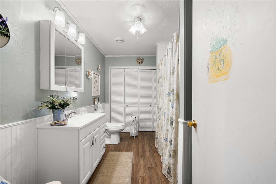 2250 Dillard Road Washington, TX 77880 - Photo 44 of 50 a bathroom with a bathtub sink and toilet