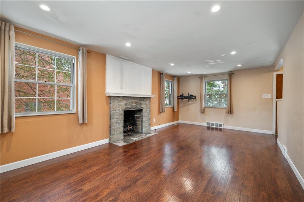 4706 East Willock Road Pittsburgh, PA 15227 - Photo 4 of 25 Gallery Image 4