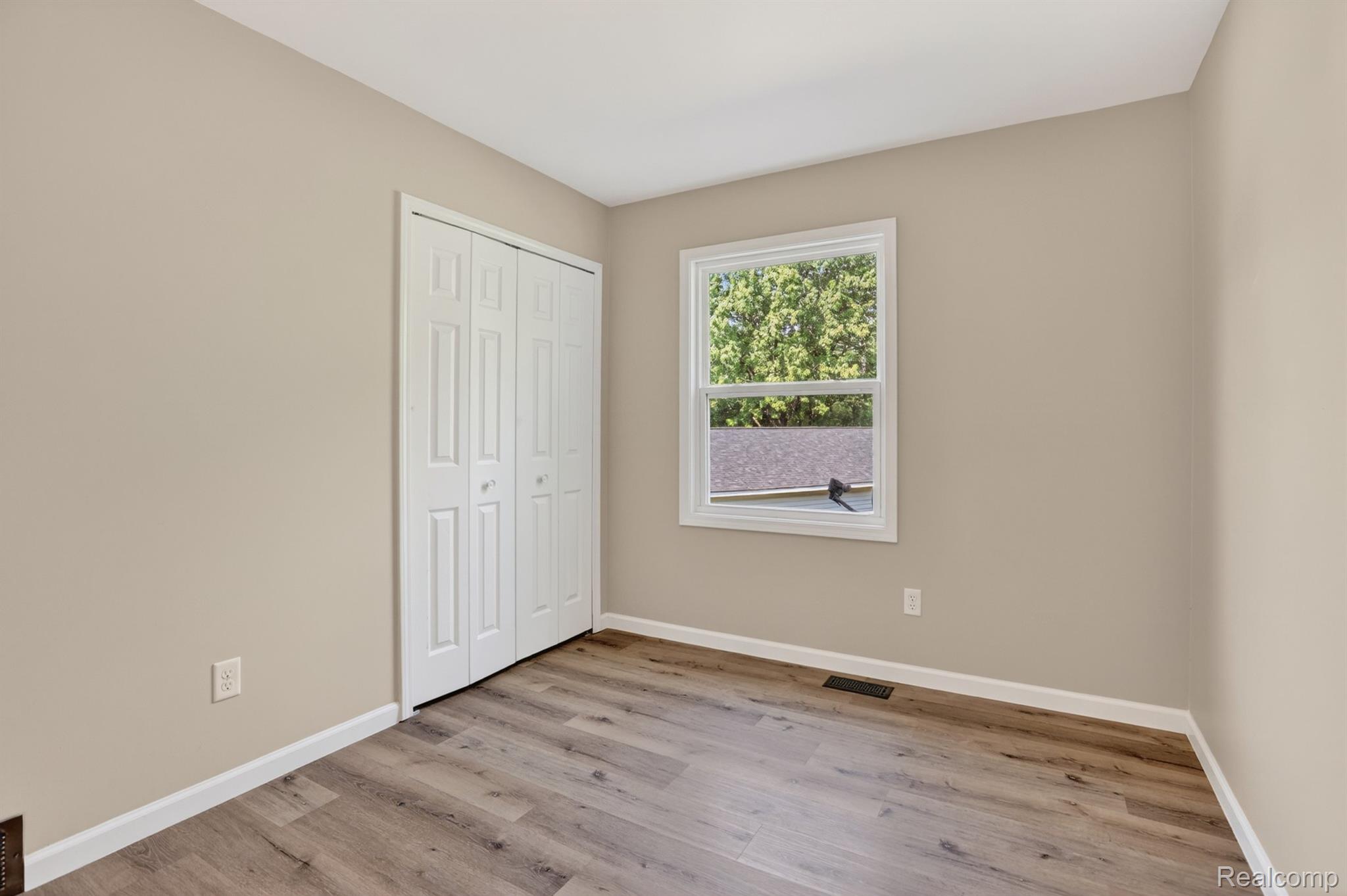 1215 North Oak Road Davison, MI 48423 - Photo 18 of 37