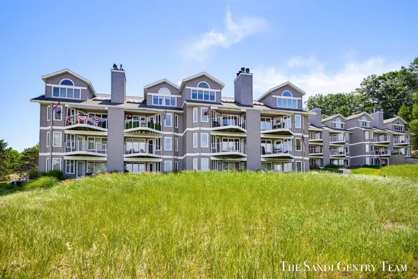 $899,900 | 820 South Harbor Drive, Unit 5, Grand Haven, MI 49417