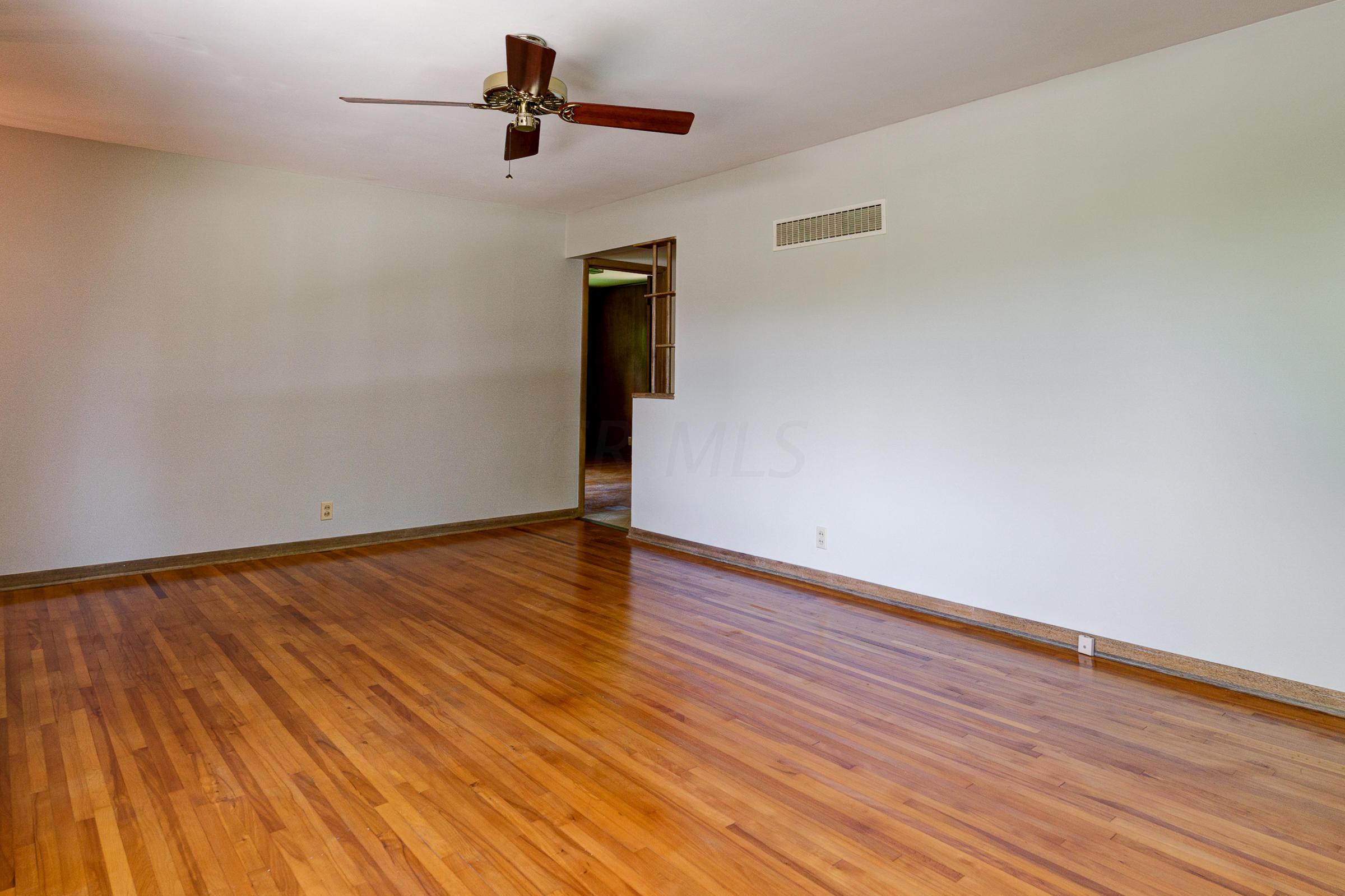 1545 Ridgeview Road Columbus, OH 43221 - Photo 4 of 33