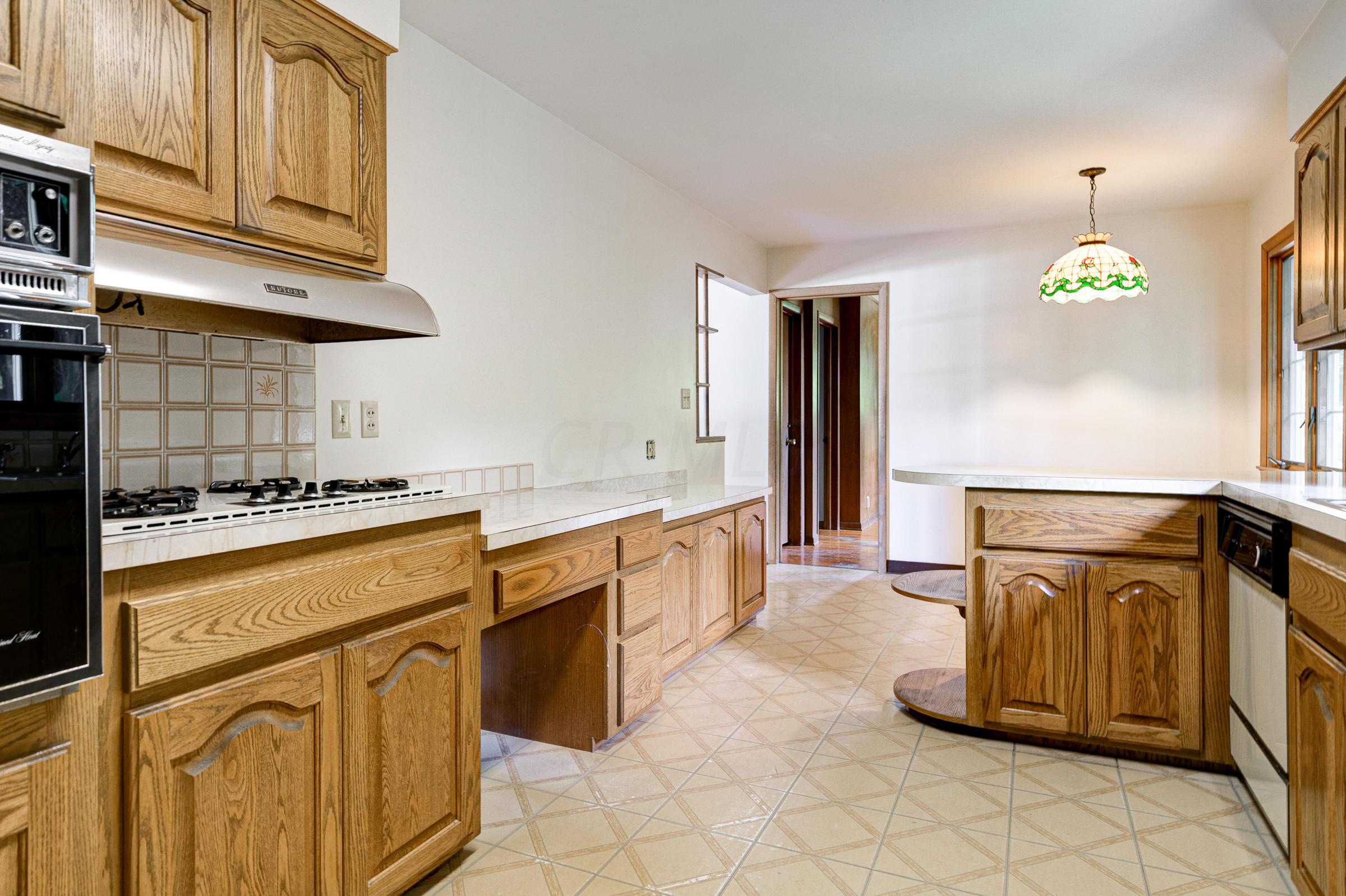 1545 Ridgeview Road Columbus, OH 43221 - Photo 8 of 33