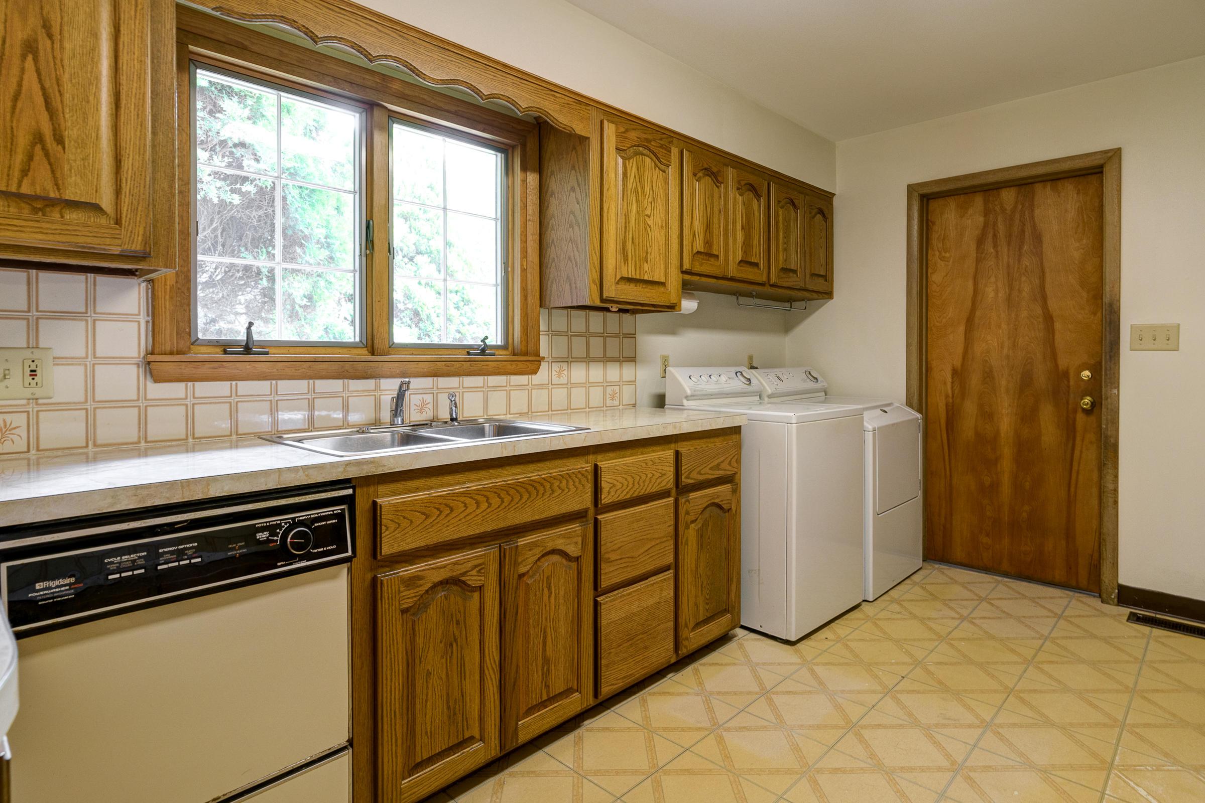 1545 Ridgeview Road Columbus, OH 43221 - Photo 9 of 33
