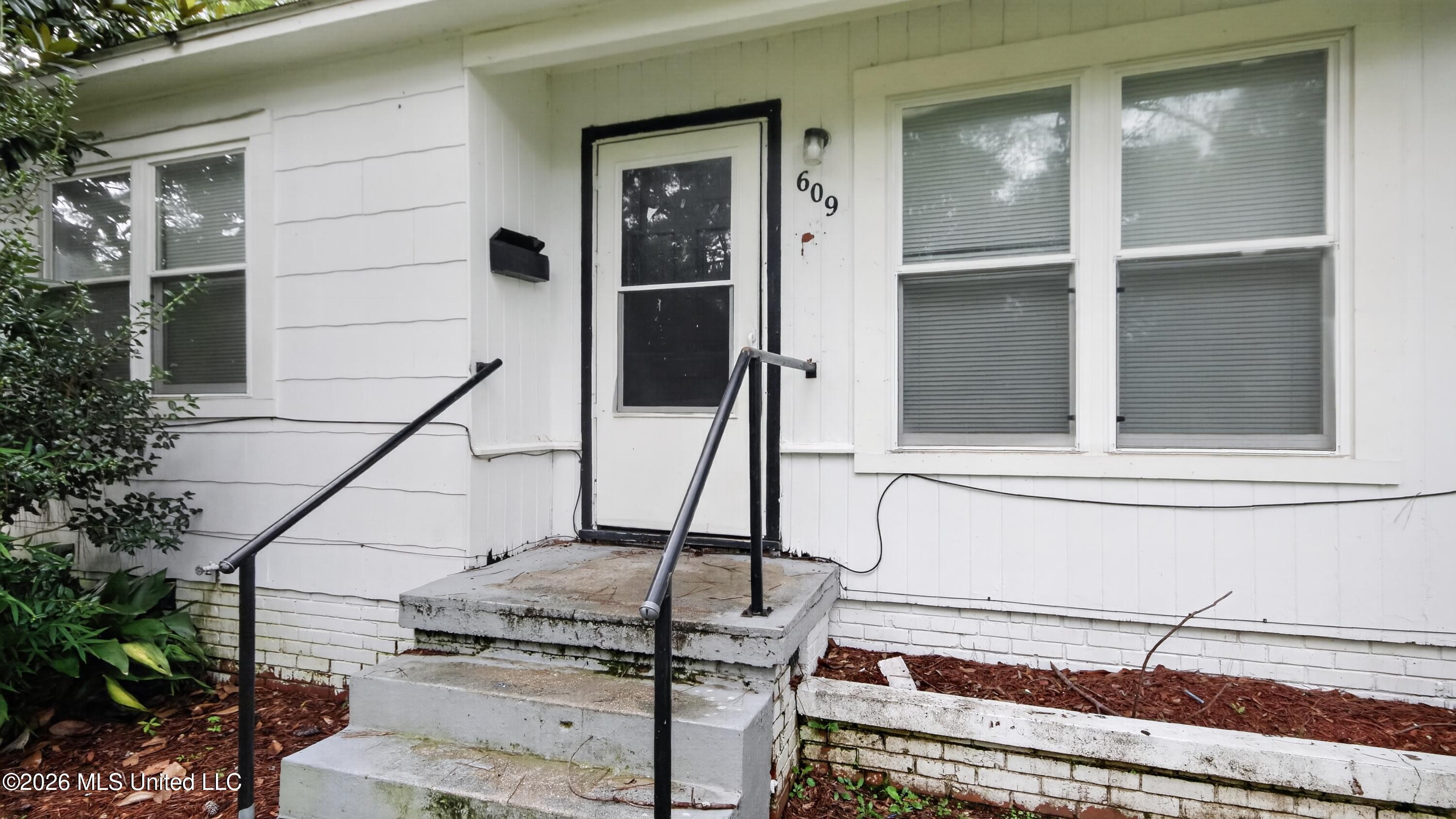 609 Launcelot Road Jackson, MS 39206 - Photo 4 of 30 07_609_Launcelot_Rd-Exterior-0389