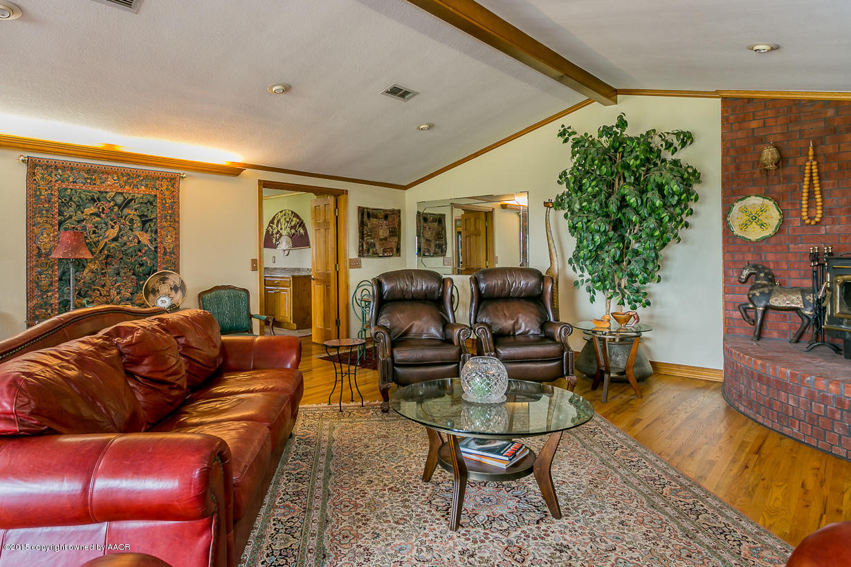 1401 Rimsite Drive Amarillo, TX 79118 - Photo 15 of 43 Living Room