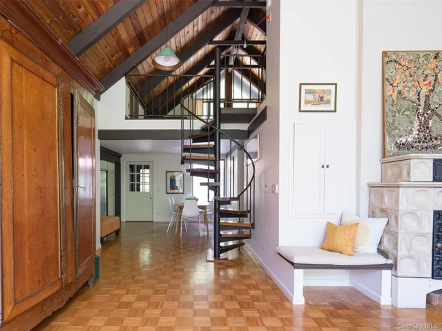 a view of an entryway with furniture