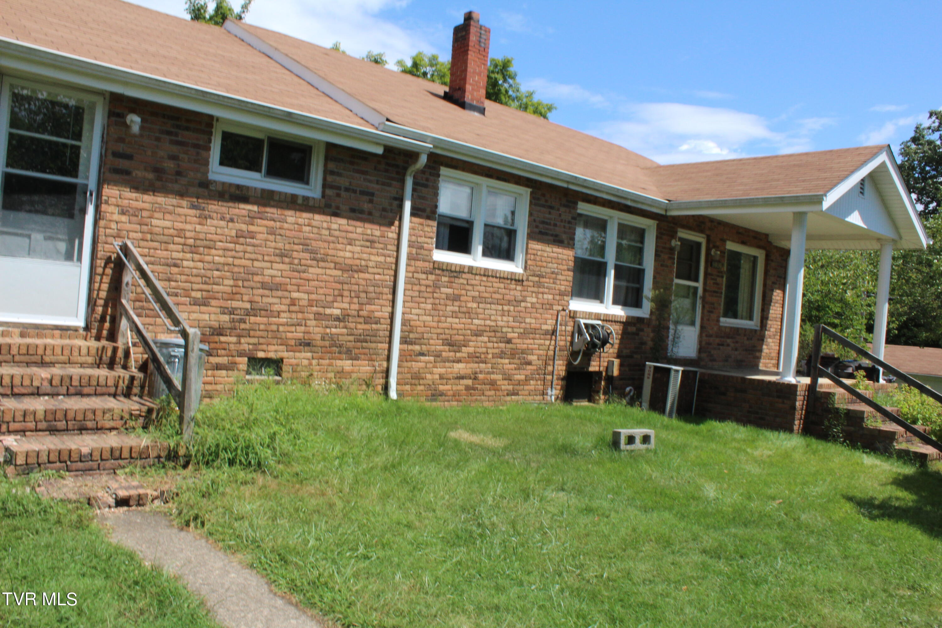 5909 Roseberry Road Kingsport, TN 37660 - Photo 2 of 21 IMG_6504