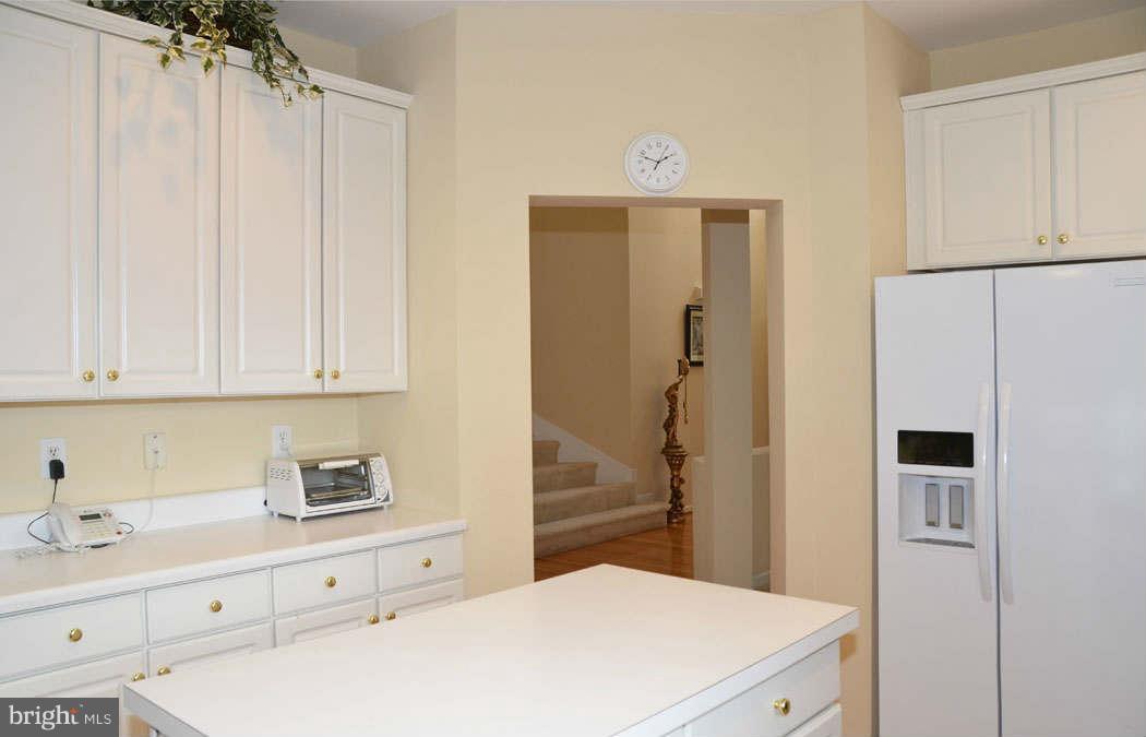 13322 Copper Ridge Road Germantown, MD 20874 - Photo 13 of 30 Kitchen