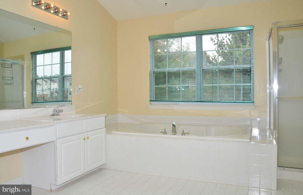 13322 Copper Ridge Road Germantown, MD 20874 - Photo 20 of 30 Bath (Master)