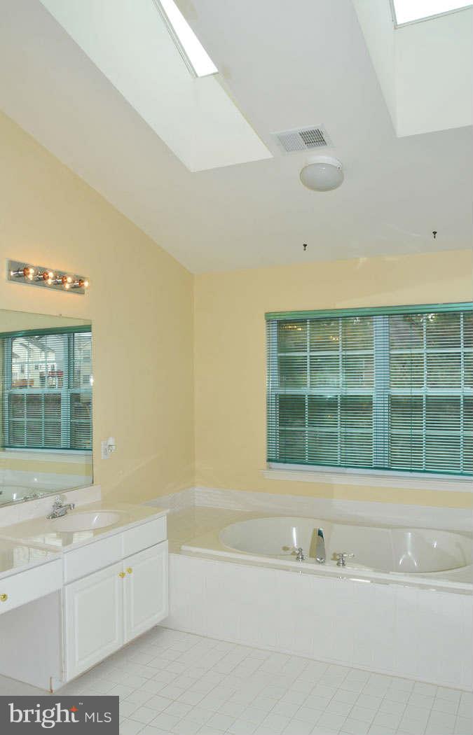 13322 Copper Ridge Road Germantown, MD 20874 - Photo 21 of 30 Bath (Master)