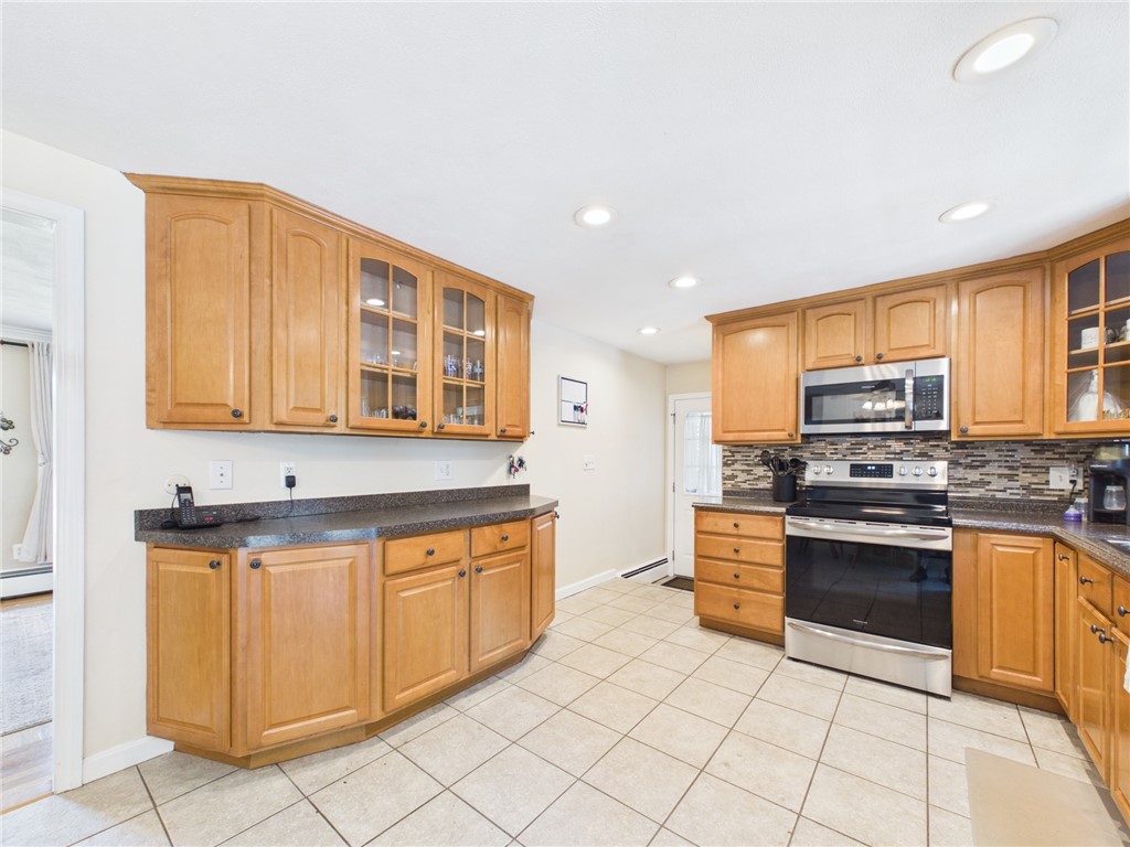 205 Baldwin Road Warwick, RI 02886 - Photo 11 of 37