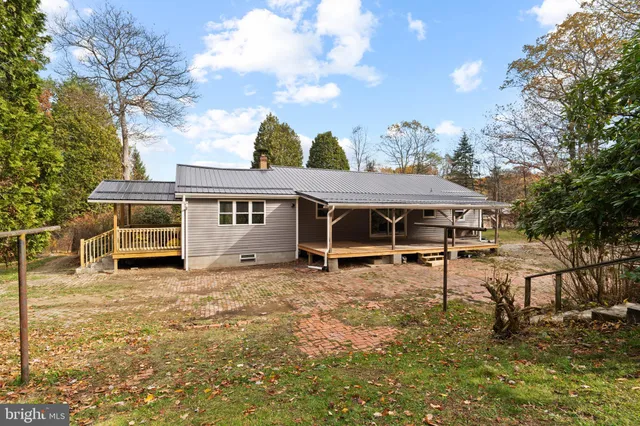 a view of yard with swimming pool