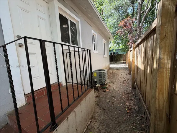$1,900 | 7712 Northeast 1st Court, Miami, FL 33138