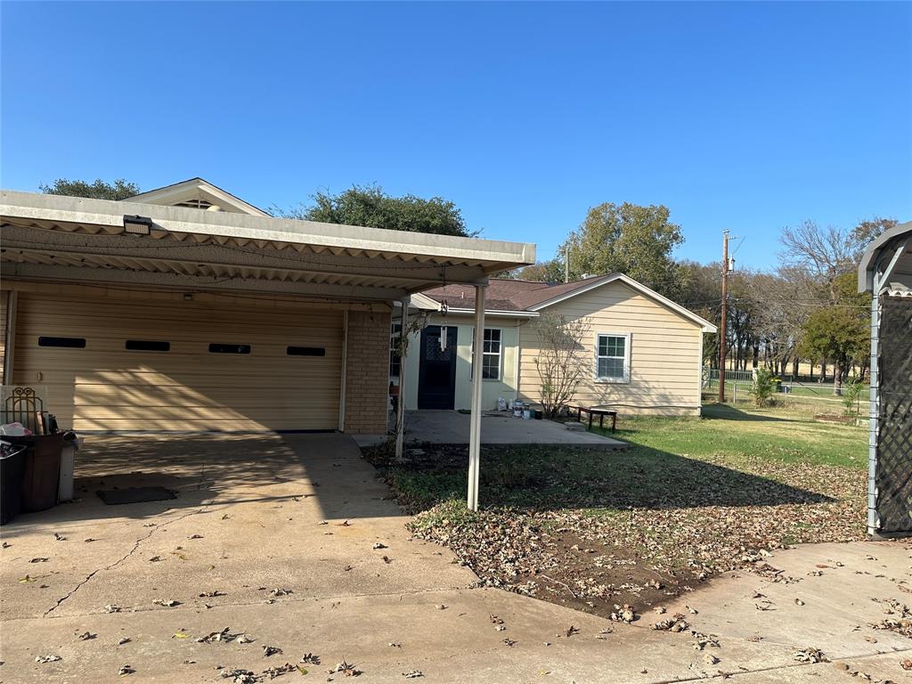 137 Oakview Circle Waco, TX 76705 - Photo 11 of 35 a view of a house with a yard