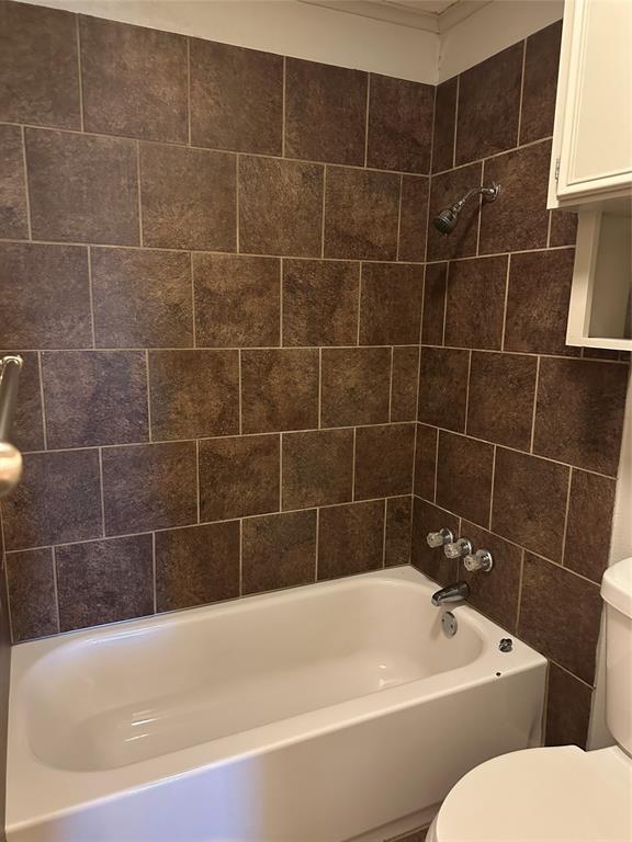 137 Oakview Circle Waco, TX 76705 - Photo 30 of 35 a view of a bathtub in a bathroom