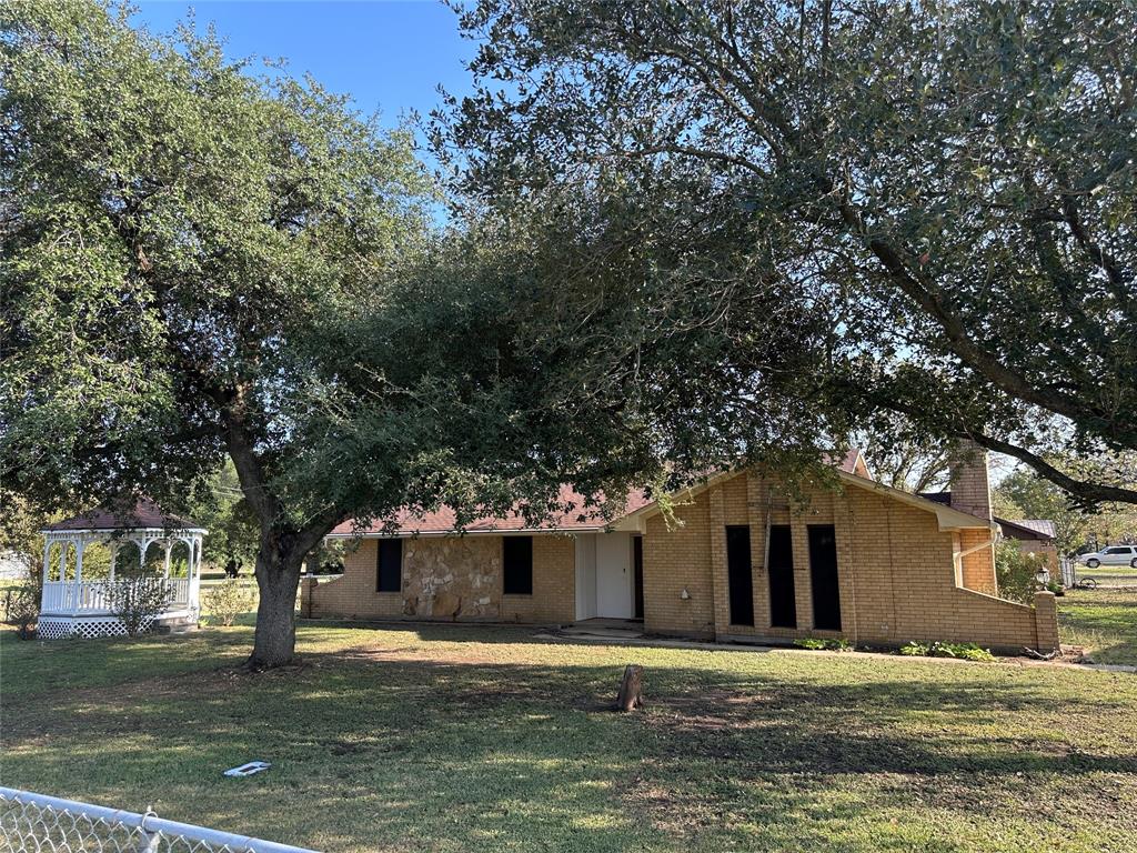 137 Oakview Circle Waco, TX 76705 - Photo 3 of 35 a house that has a tree in front of it