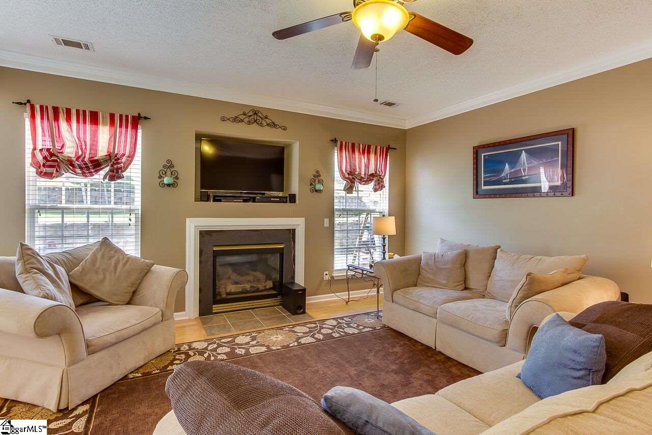330 Highgate Circle Greer, SC 29650 - Photo 7 of 34 Gallery Image 7