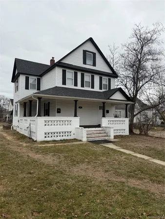 $3,350 | 79 Brook Street, Bay Shore, NY 11706