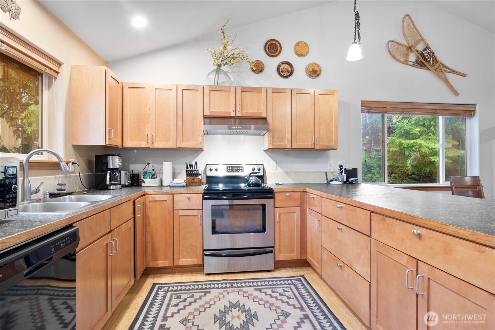 15028 Iceberg Road Deming, WA 98244 - Photo 9 of 32 Gallery Image 9