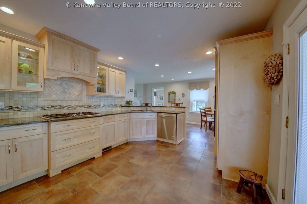 8265 Winfield Road Winfield, WV 25213 - Photo 8 of 30 Gallery Image 8