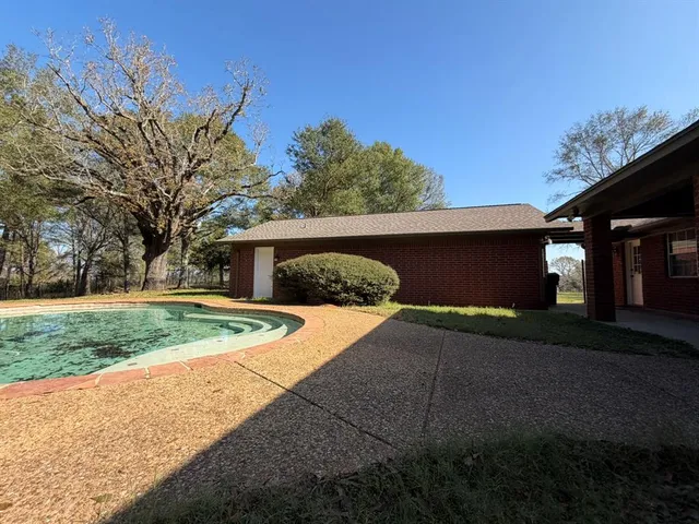 $475,000 | 349 County Road 3732, Palestine, TX 75801