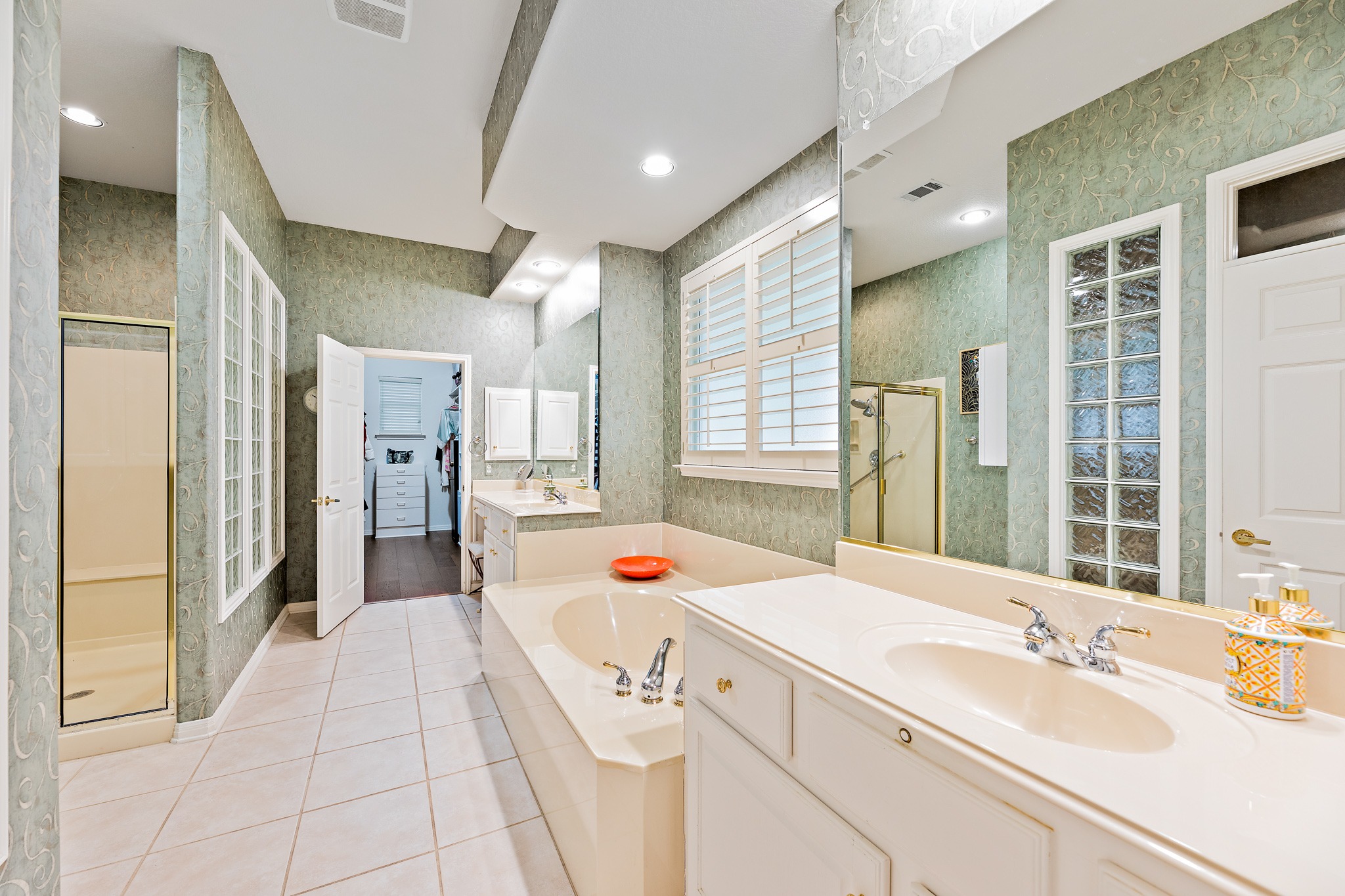 106 Wild Turkey Lane Georgetown, TX 78633 - Photo 25 of 39 a bathroom with a sink vanity granite tub shower and a mirror