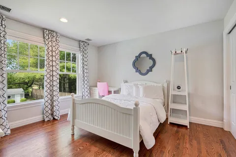 15 Cedar Court, East Hampton, NY 11937