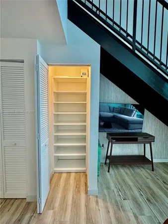 $4,000 | 300 South Biscayne Boulevard, Unit L1210, Miami, FL 33131