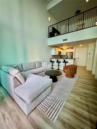 $4,000 | 300 South Biscayne Boulevard, Unit L1210, Miami, FL 33131
