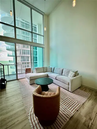 $4,000 | 300 South Biscayne Boulevard, Unit L1210, Miami, FL 33131