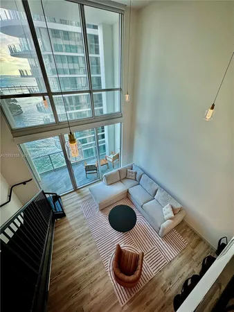 $4,000 | 300 South Biscayne Boulevard, Unit L1210, Miami, FL 33131