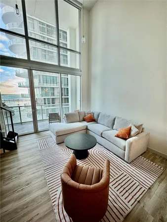 $4,000 | 300 South Biscayne Boulevard, Unit L1210, Miami, FL 33131