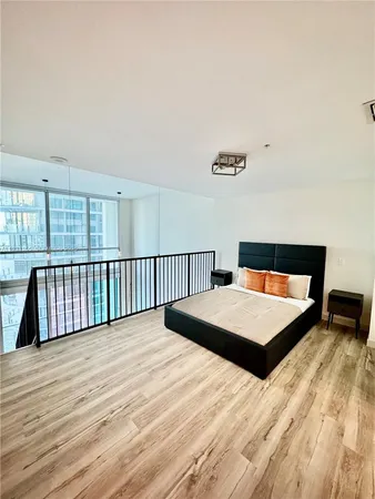 $4,000 | 300 South Biscayne Boulevard, Unit L1210, Miami, FL 33131